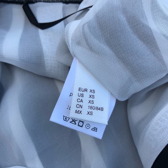 ~SHEIN~  Vertical Striped Wide Leg Pants. Size XS - Picture 7 of 8